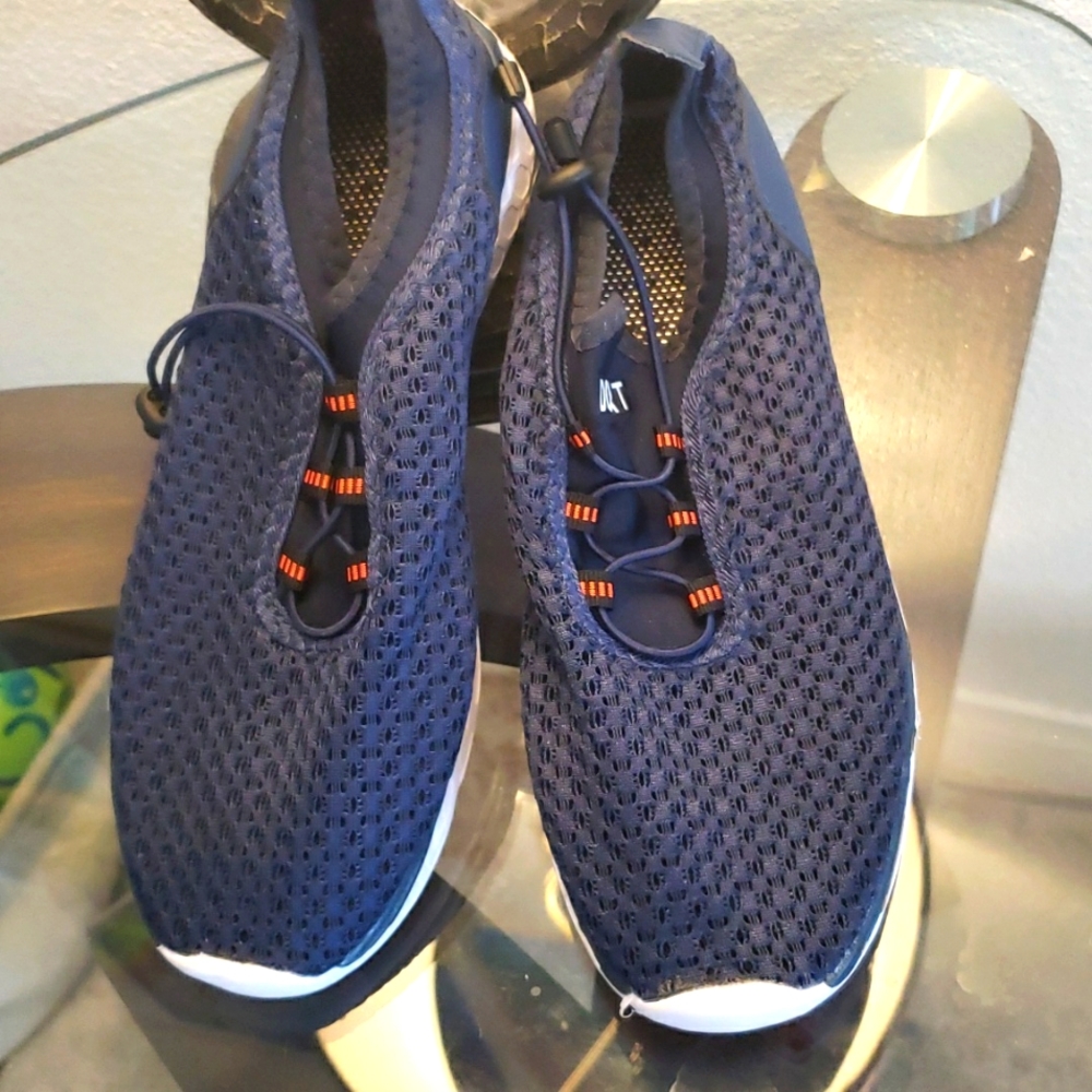 Men's Water size 43/ US 9.5- Women's size 10.5 sport shoe